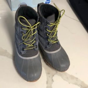 Sorel kids size 3, gray and blue , snow/winter boots.